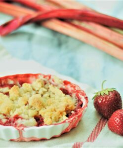 strawberry-rhubarb-keto-crisp