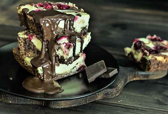 chocolate-cherry-Cheesecake-brownies