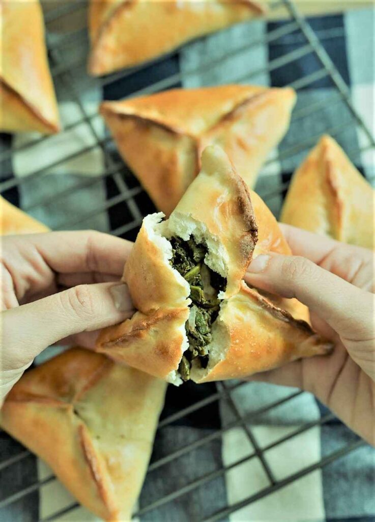 authentic-Lebanese-spinach-fatayer-lebanese-spinach-pies